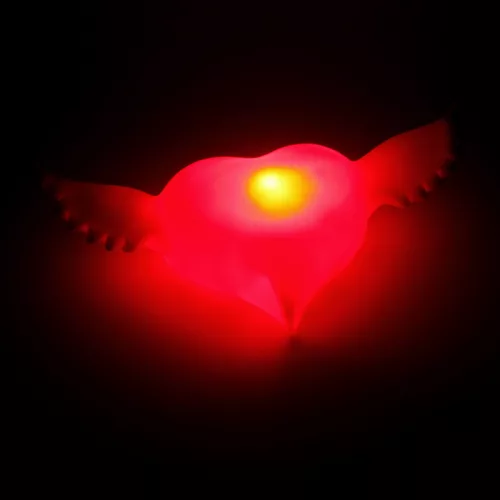 Világító LED szív angyalszárnyakkal – dekoráció 15 x 3 cm
