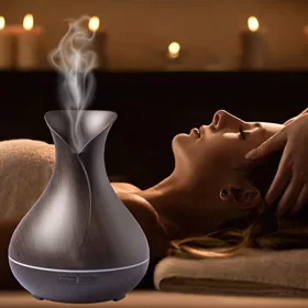   Aromaterápiás ultrahangos párásító – 500 ml tulipán alakú, világos barna fa hatású diffúzor 7 színű LED fénnyel