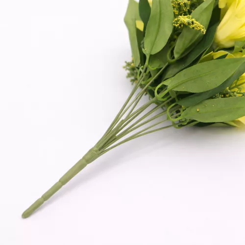 Prémium 40 cm-es citromsárga vegyes művirág csokor – 12 szálas liliom és tulipán dekor kompozíció