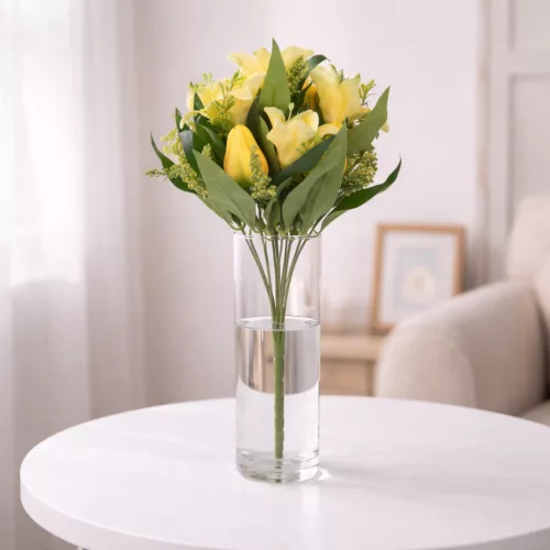 Prémium 40 cm-es citromsárga vegyes művirág csokor – 12 szálas liliom és tulipán dekor kompozíció