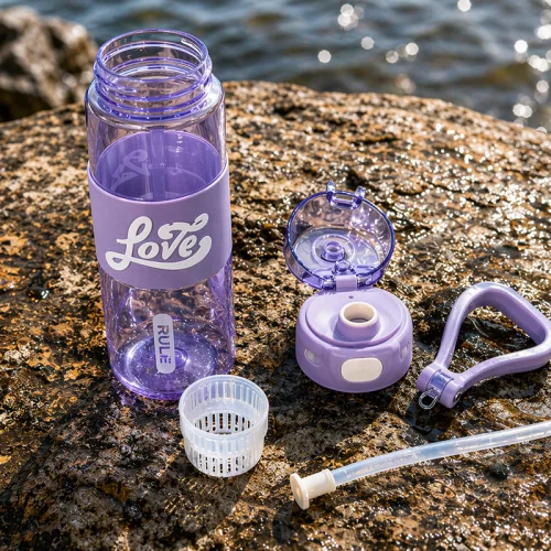 680 ml-es sport kulacs szívószállal és mérőskálával – BPA-mentes ivópalack, fekete