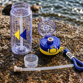   550 ml-es sport kulacs szívószállal és hordozópánttal – BPA-mentes ivópalack, fehér-szürke